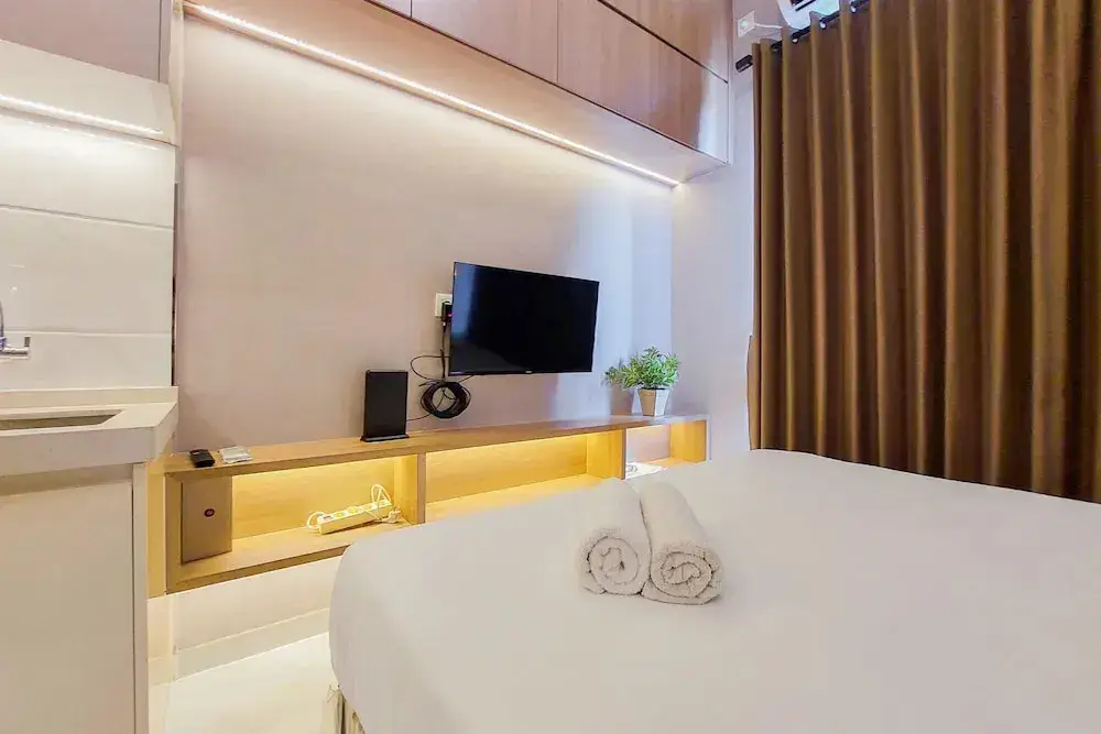Legok: Scenic Designed And Comfy Studio At Sky House Bsd Apartment