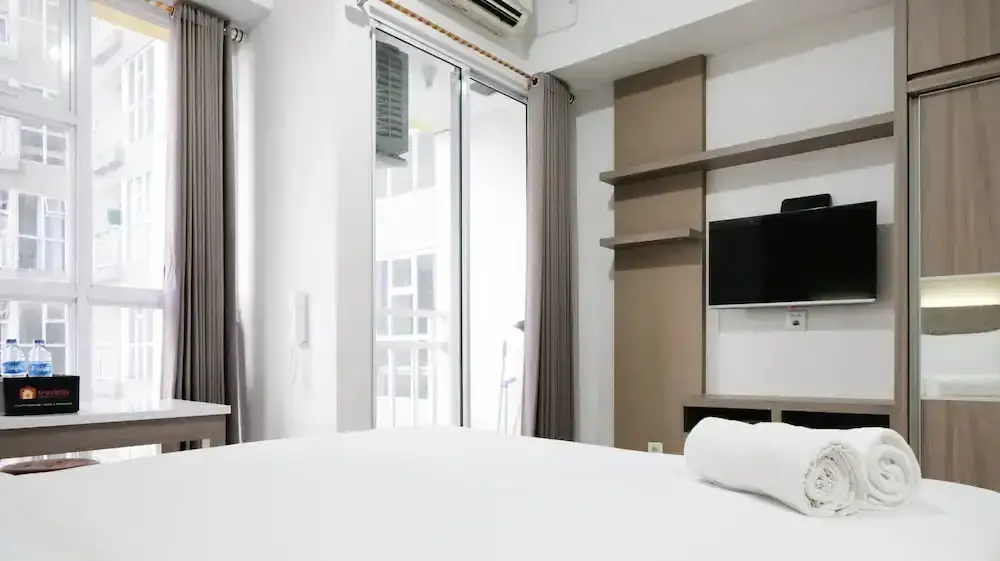 Сурабая: Homey And Compact Studio Apartment At Taman Melati Surabaya