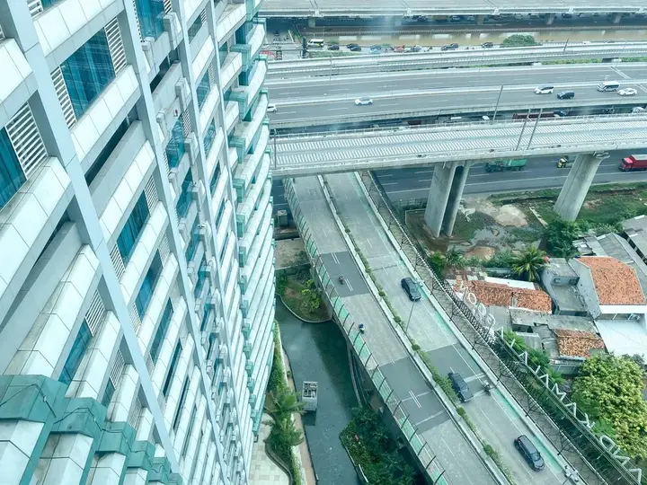 Бекаси: Minimalist And Strategic Studio Apartment At Grand Kamala Lagoon