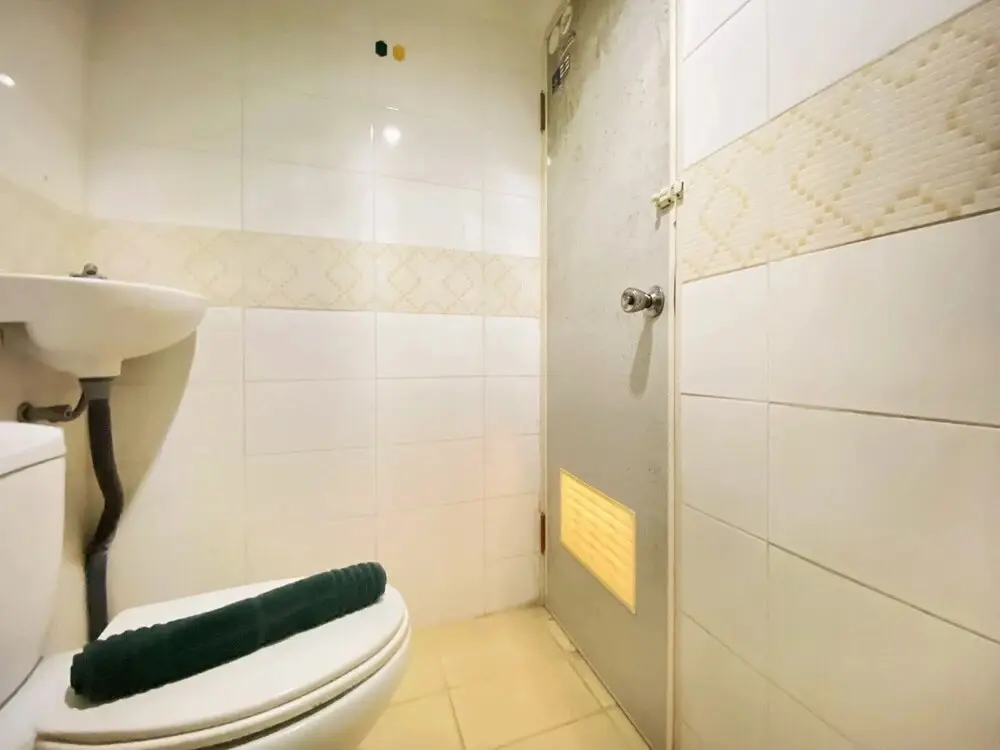 Бандунг: Spacious And Unique 1Br At Jarrdin Cihampelas Apartment