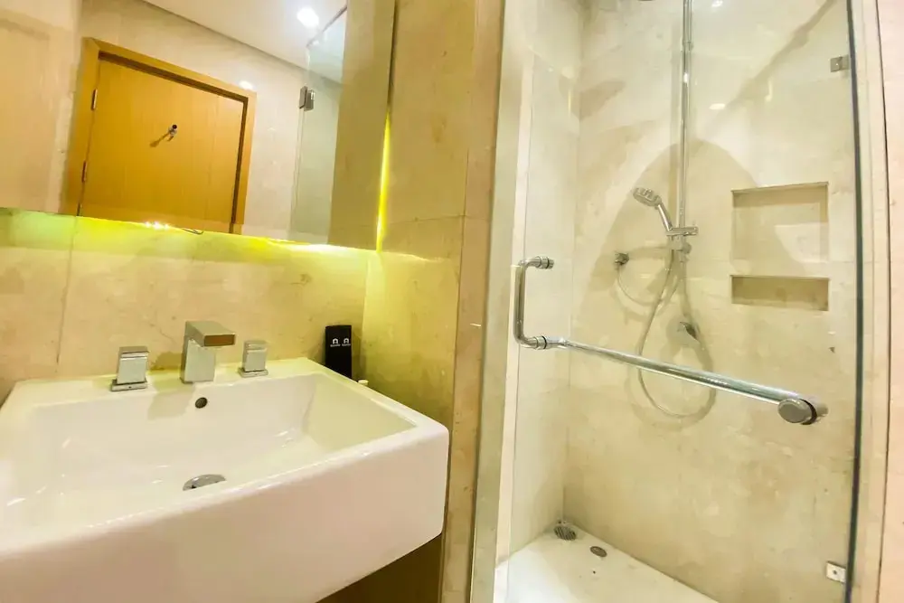 Джакарта: Great Choice And Elegant 2Br At Capitol Suites Apartment