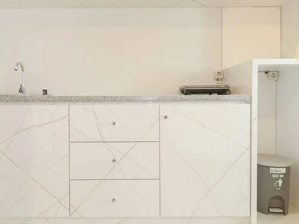 Ngaglik: Elegant And Minimalist Studio At Mataram City Apartment