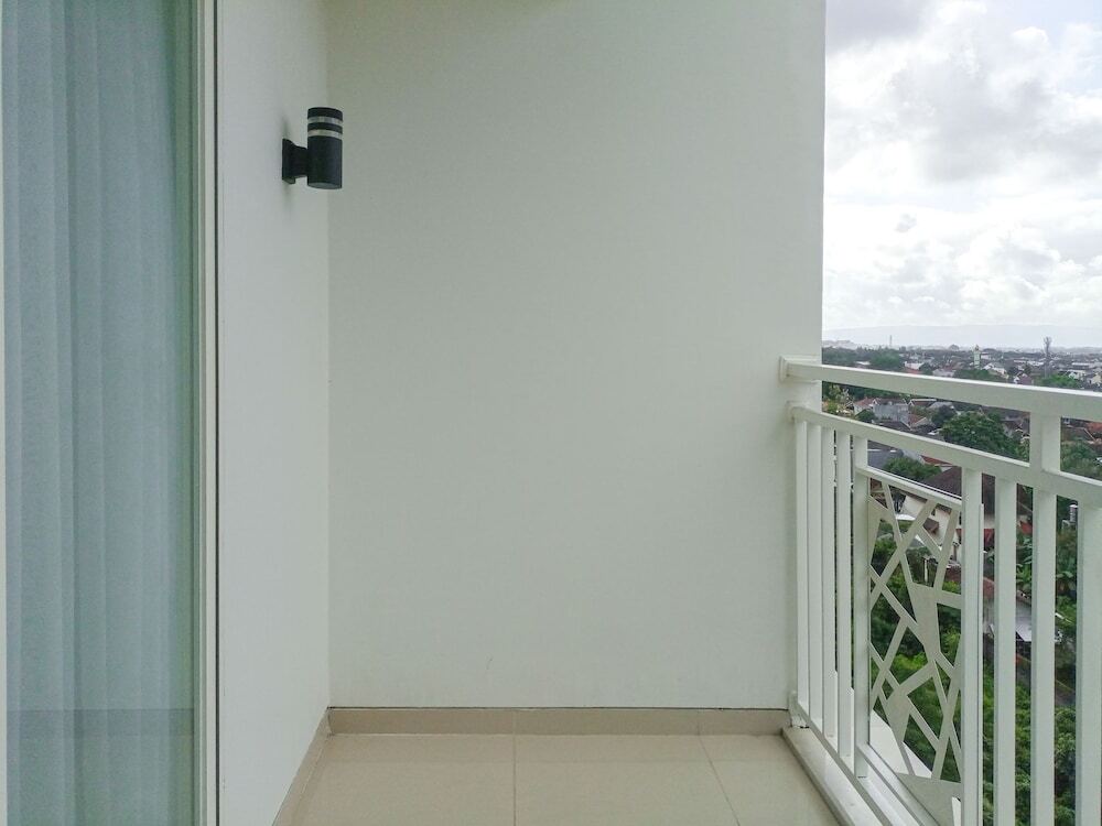 Ngaglik: Elegant And Minimalist Studio At Mataram City Apartment