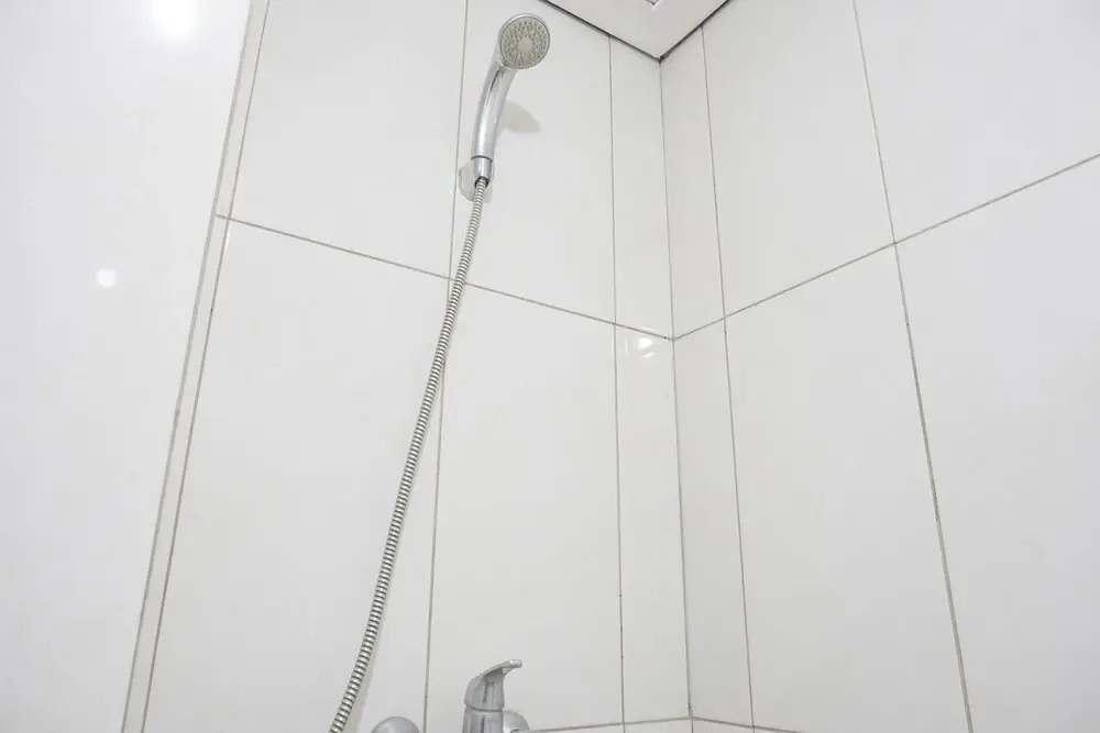 Тангеранг: Minimalist And Cozy Studio Room At The Nest Puri Apartment