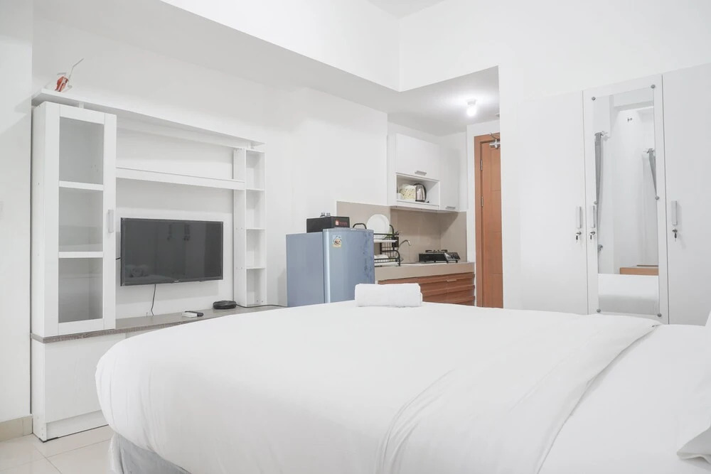 Тангеранг: Minimalist And Cozy Studio Room At The Nest Puri Apartment