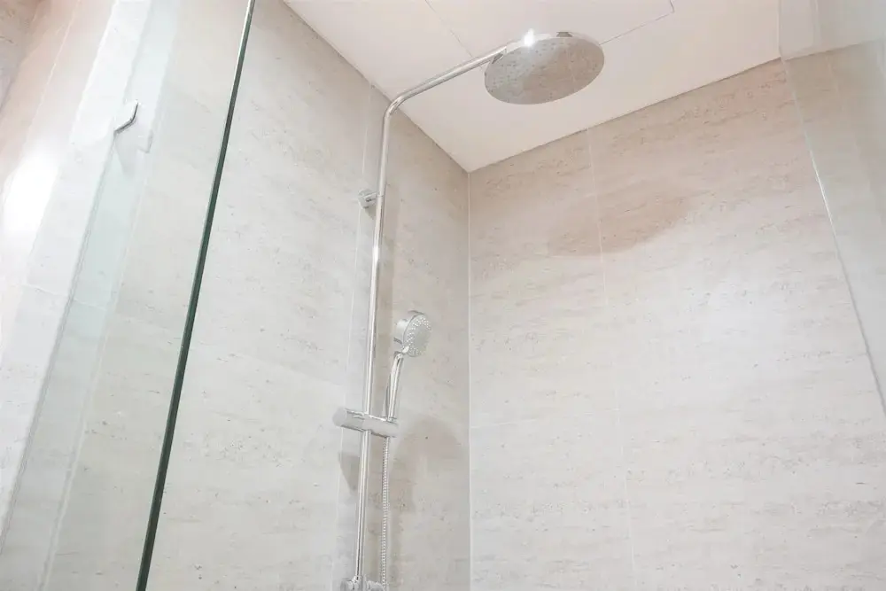 Джакарта: Fancy And Comfort 1Br At Gold Coast Apartment
