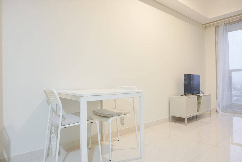 Джакарта: Fancy And Comfort 1Br At Gold Coast Apartment