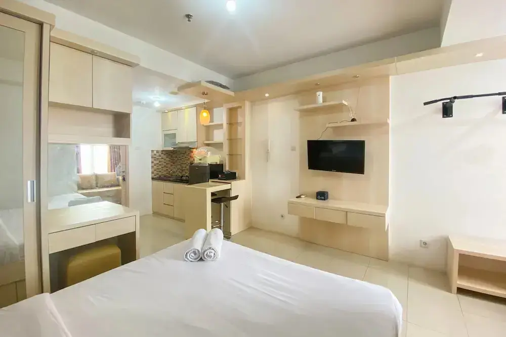 Best Location And Simply Studio Room At Bassura City Apartment — фото 1