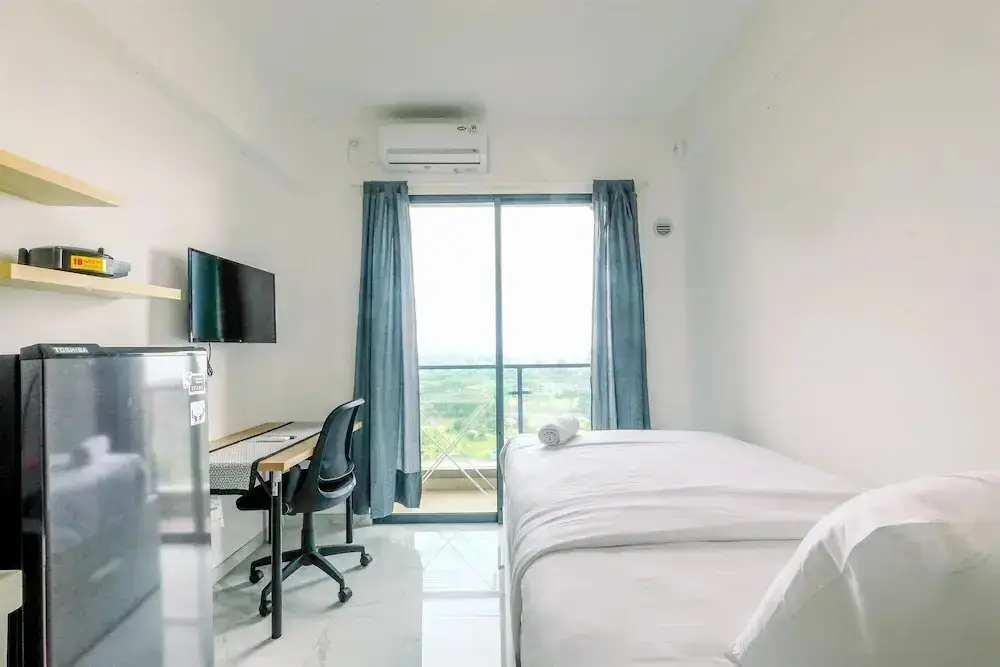 Legok: Modern Look And Comfy Studio At Sky House Bsd Apartment