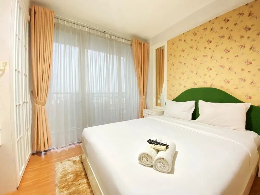Бандунг: Elegant And Comfy 1Br At Dago Suites Apartment