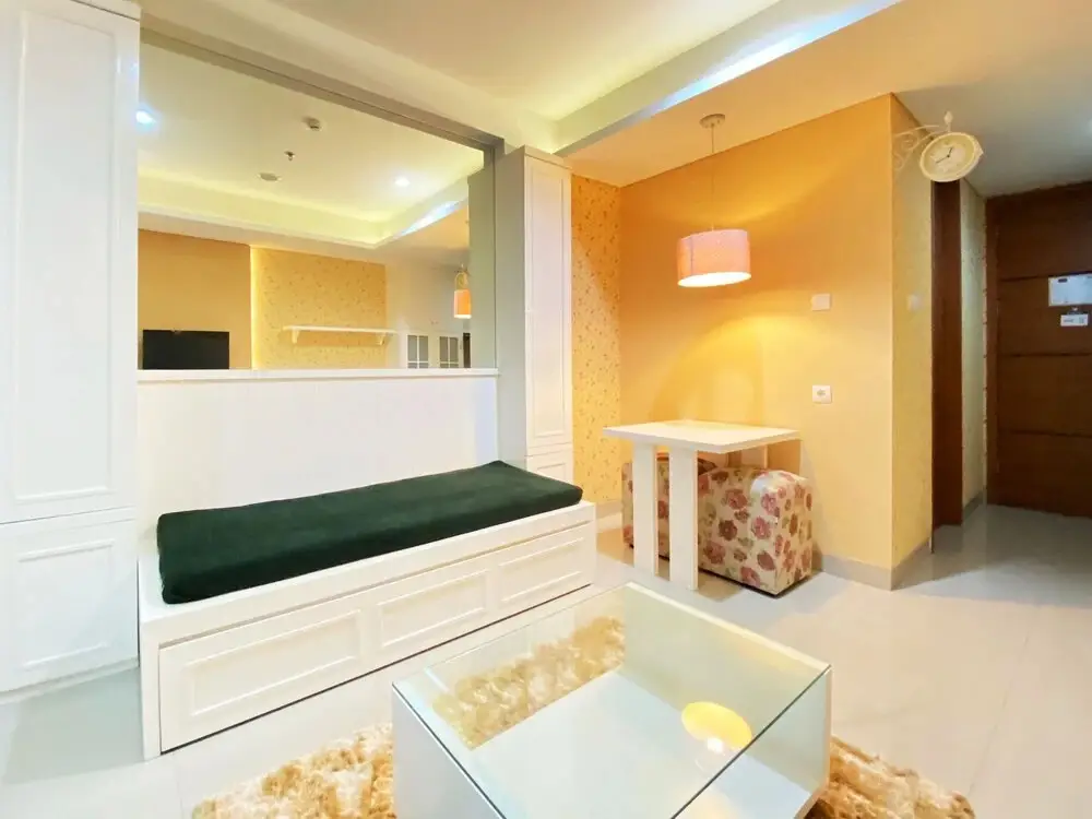 Бандунг: Elegant And Comfy 1Br At Dago Suites Apartment
