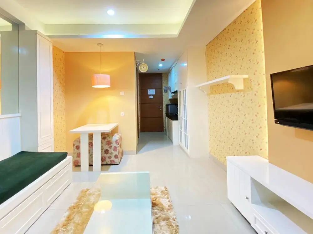 Бандунг: Elegant And Comfy 1Br At Dago Suites Apartment