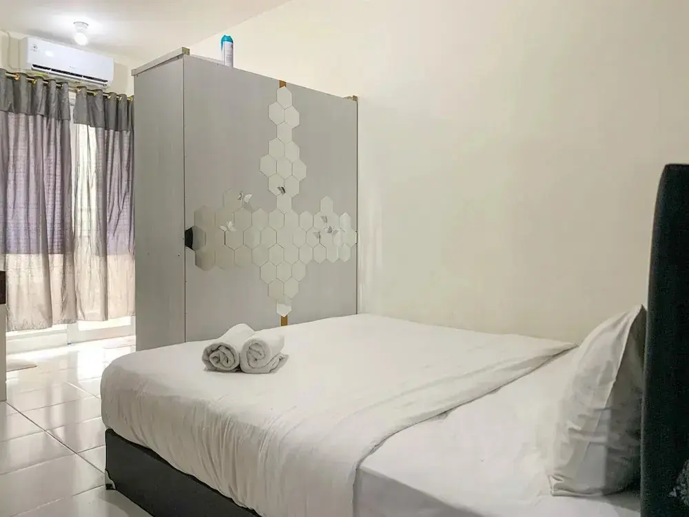 Джакарта: Simply And Cozy Stay Studio Room At Sentraland Cengkareng Apartment