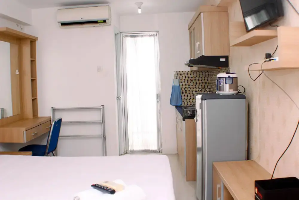 Джакарта: Comfort Studio At 33Th Floor Bassura City Apartment