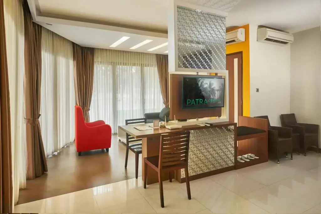 Аньер: Patra Anyer