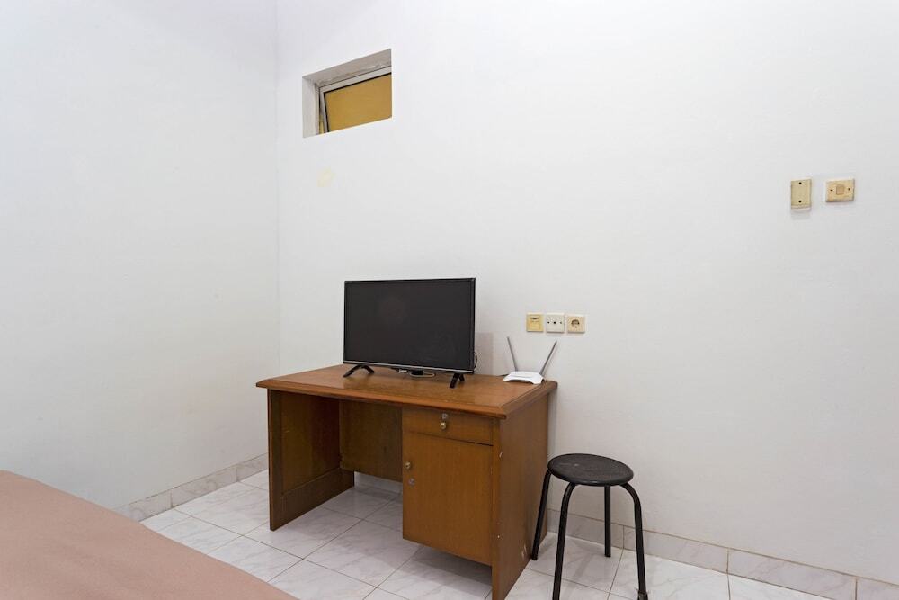 Джакарта: RedDoorz Near Binus Kijang