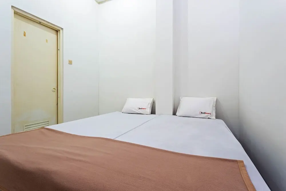 Джакарта: RedDoorz Near Binus Kijang