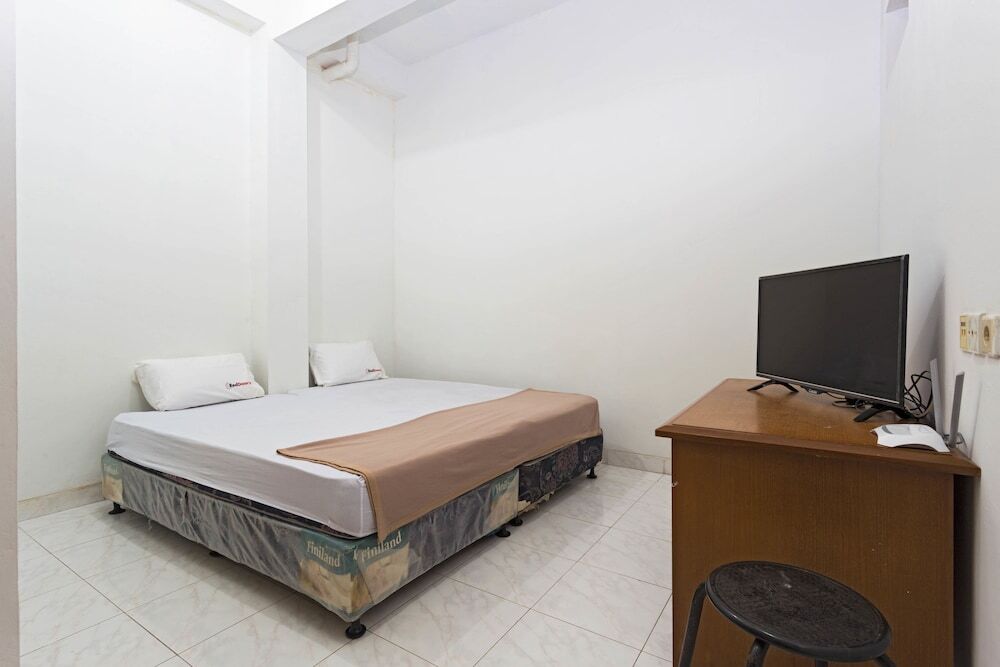 Джакарта: RedDoorz Near Binus Kijang