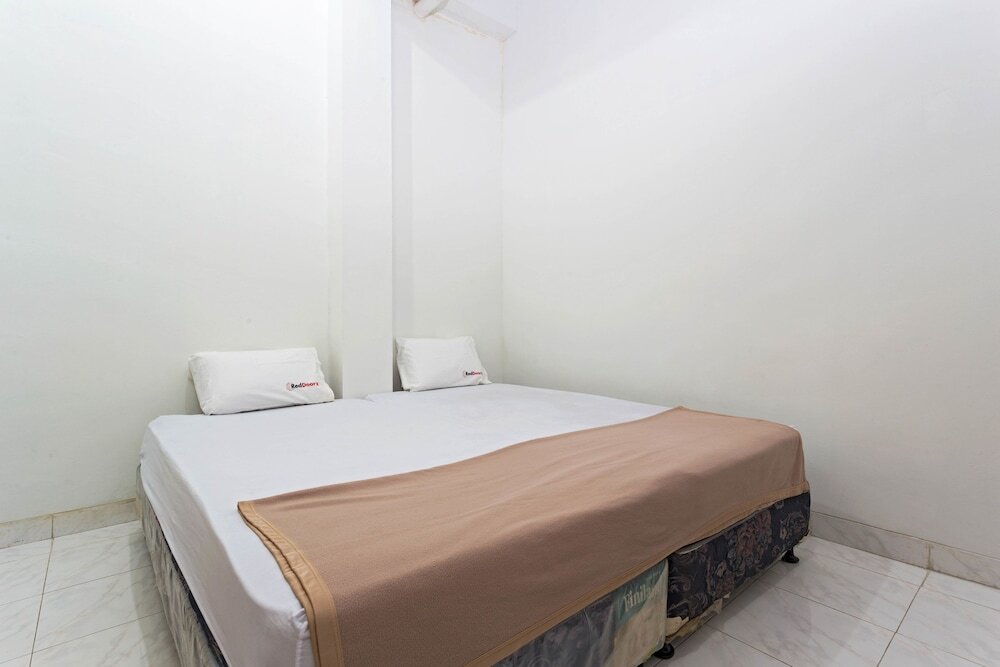 Джакарта: RedDoorz Near Binus Kijang