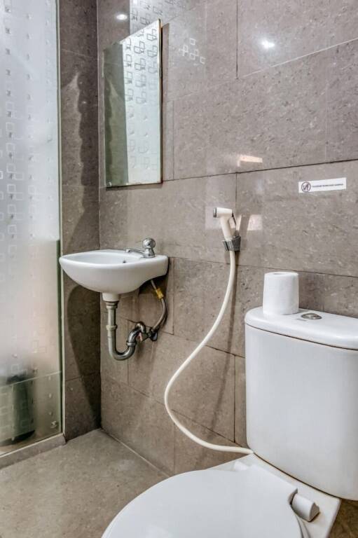 Джакарта: RedDoorz Plus near Mall Taman Anggrek 2