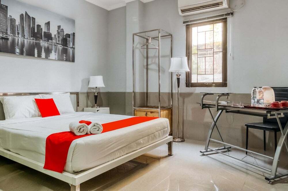 Джакарта: RedDoorz Plus near Mall Taman Anggrek 2