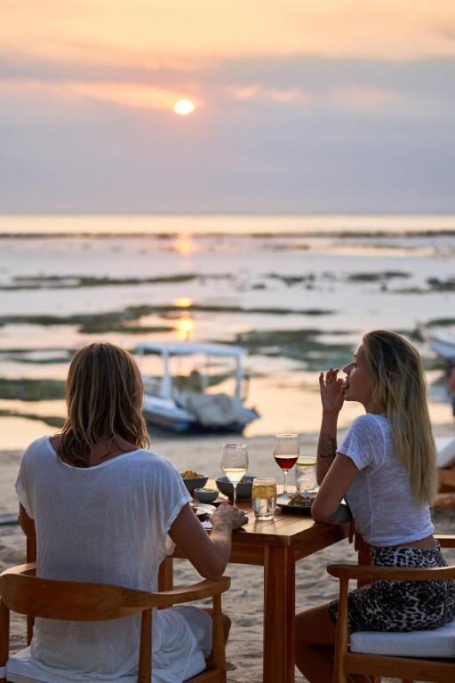 Лембонган-Айленд: Ohana's Beachfront Resort & Beach Club