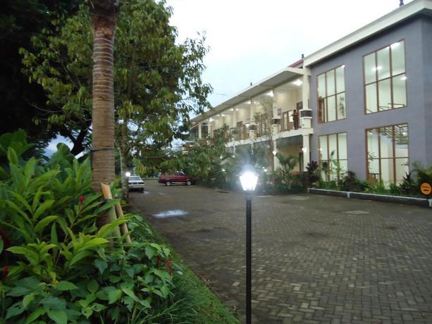 Бату: Taman Wisata Selorejo and Resort