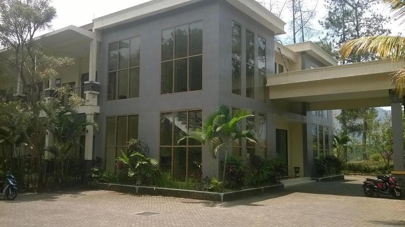 Бату: Taman Wisata Selorejo and Resort
