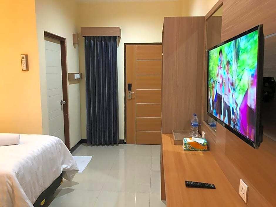 Энде: Lcr Hotel