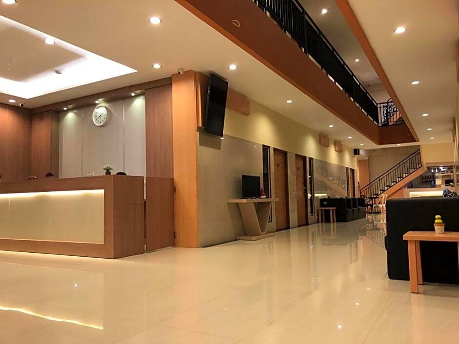 Lcr Hotel — фото 1