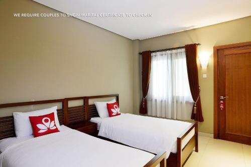 Джокьякарта: Zen Rooms Ambarukmo Plaza Syariah
