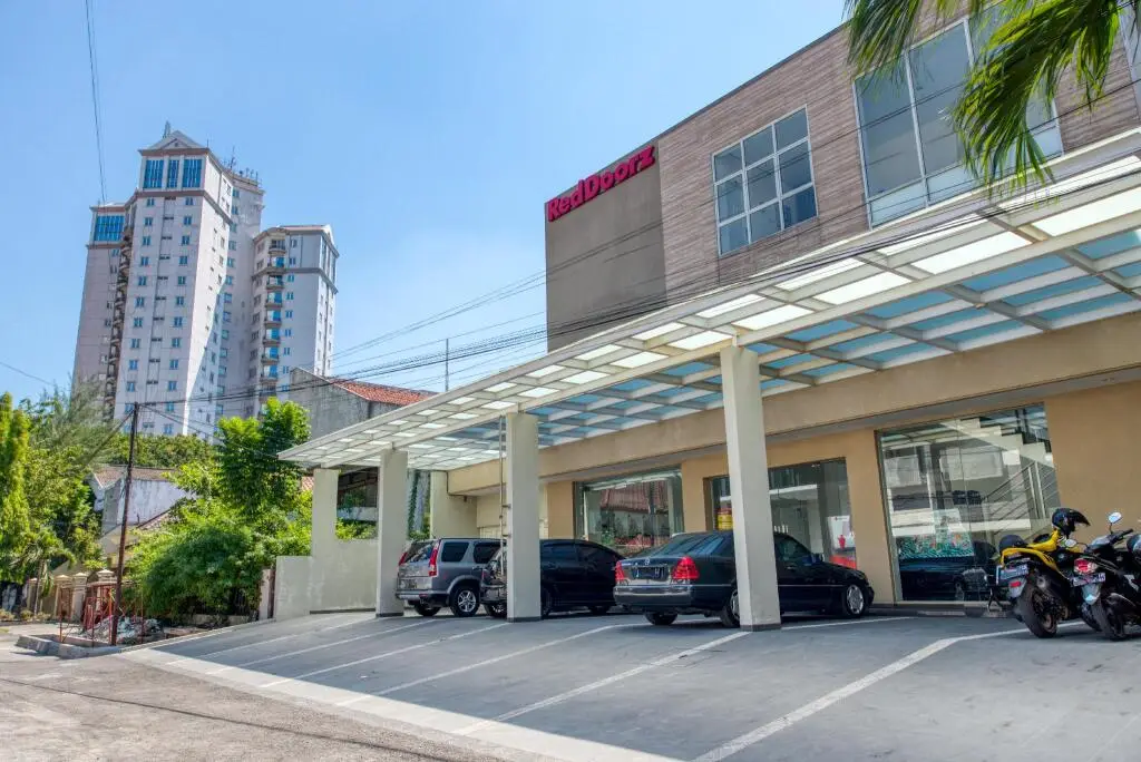 Сурабая: RedDoorz near Ciputra World 3