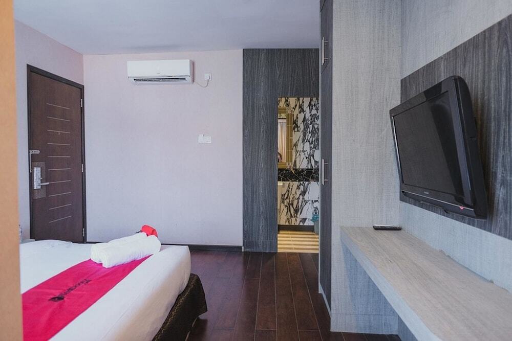 Батам: RedDoorz Plus near Pantai Coastarina 2