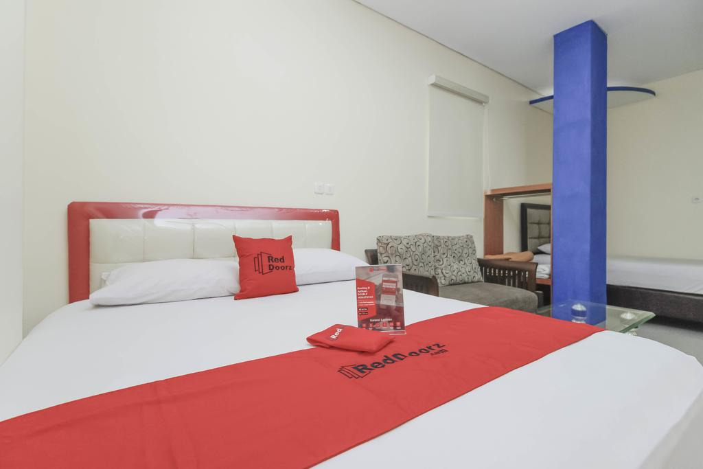 Джакарта: RedDoorz Plus @ Jalan Pemuda