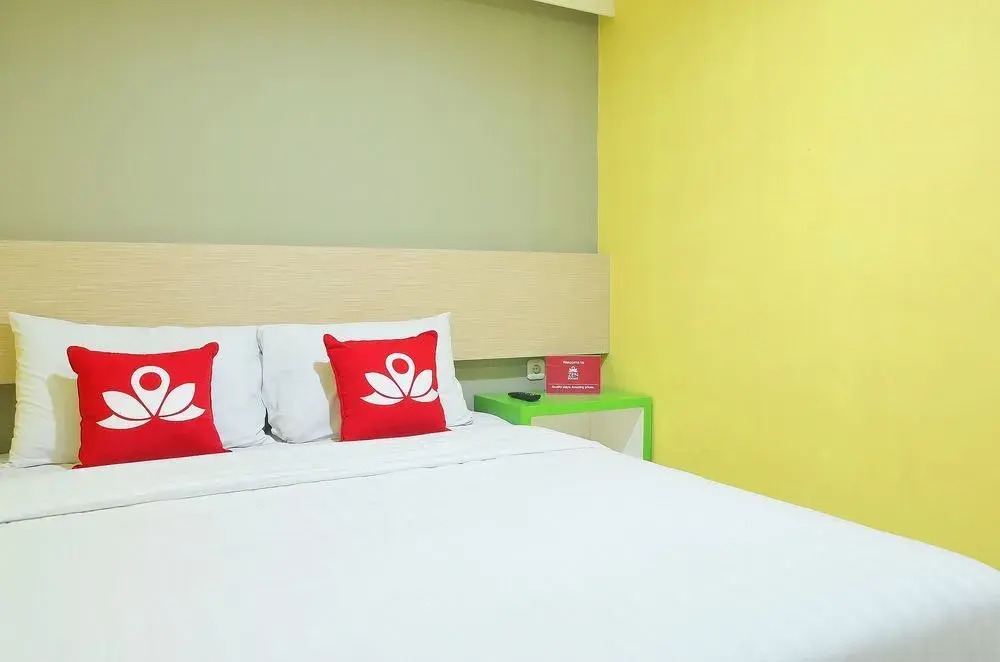 Сурабая: Zen Rooms Near Tunjungan Plaza