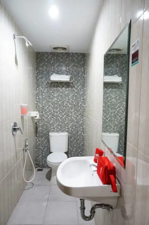 Сурабая: Zen Rooms Near Tunjungan Plaza