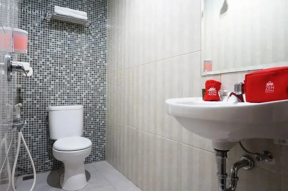 Сурабая: Zen Rooms Near Tunjungan Plaza