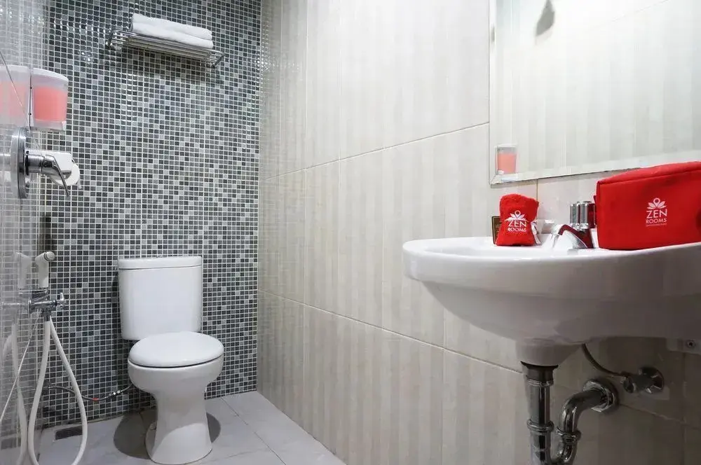 Сурабая: Zen Rooms Near Tunjungan Plaza