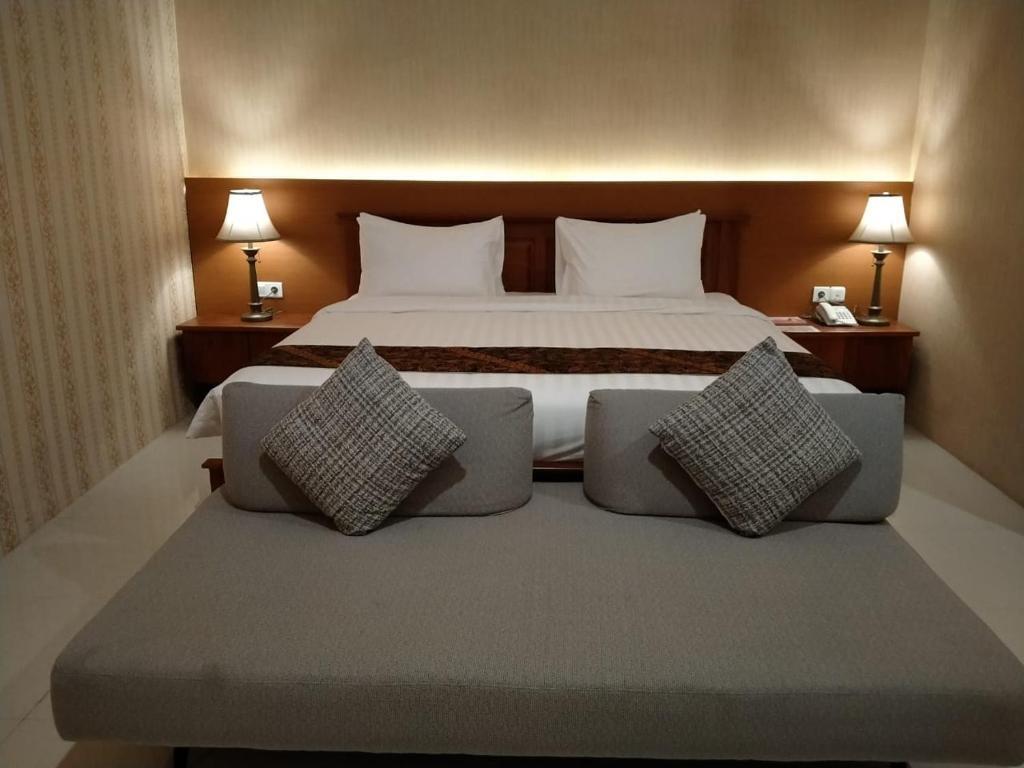 Бондовосо: Dreamland Hotel And Lounge