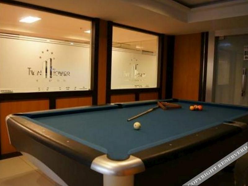 Сурабая: Twin Tower Apartment