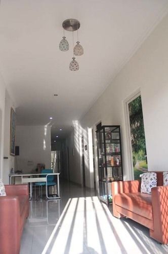 Сурабая: Ikiru to Live Guesthouse