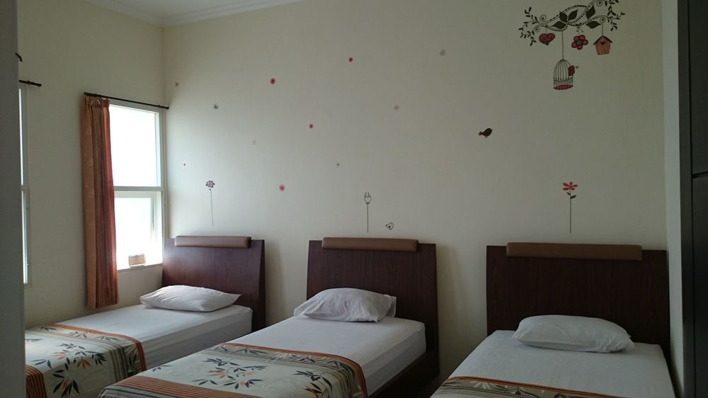 Сурабая: Ikiru to Live Guesthouse