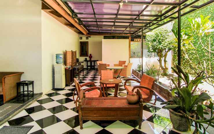 Сурабая: Santo Family Guesthouse