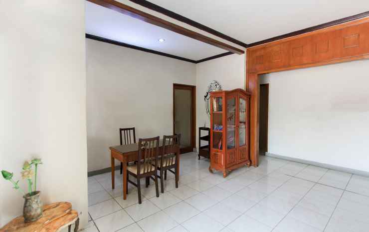 Сурабая: Santo Family Guesthouse