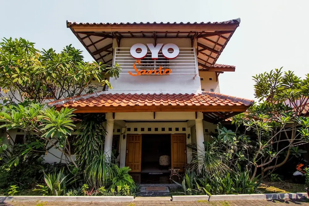 Сурабая: Santo Family Guesthouse