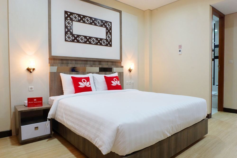 Сурабая: Zen Rooms Mandiri Mansion Galaxy Mall