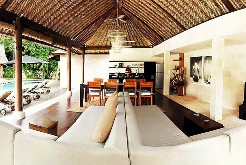 Керобокан: Antara Villa