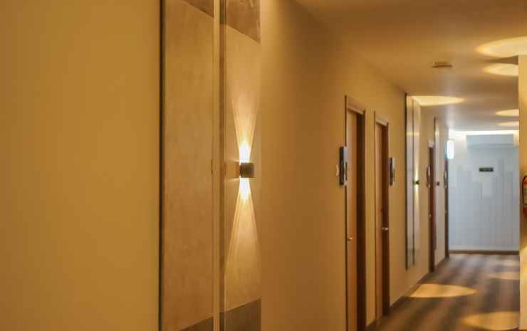 Тубан: Front One King Hotel