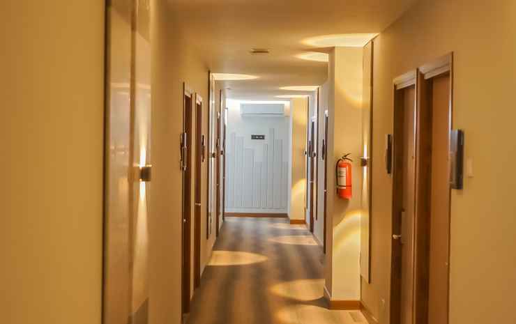 Тубан: Front One King Hotel