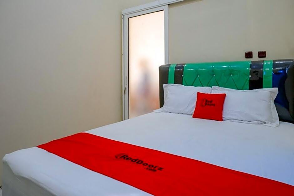 Кендал: RedDoorz @ Jalan Raya Kaliwungu Selatan Kendal
